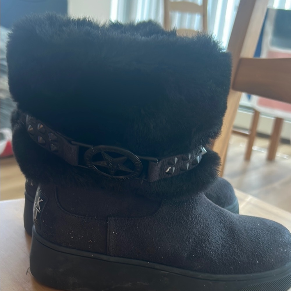Black Winter Boots with Star Detail